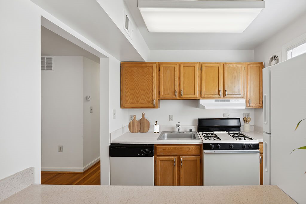 Kitchen appliances at Patrick Henry Apartments Arlington VA